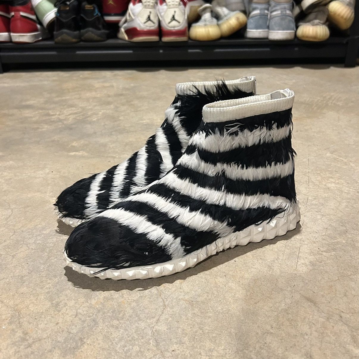 Designer × Valentino Valentino Garavani Feather Embellished Sneakers US 7.5 Size US 7.5 / EU 40-41 - 3 Thumbnail