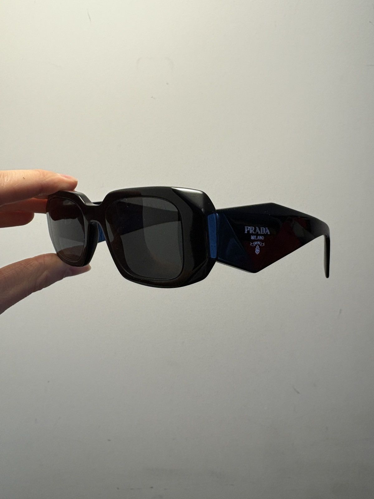 Prada Prada 17WS Noir/Black Symbole Sunglasses Size ONE SIZE - 7 Thumbnail
