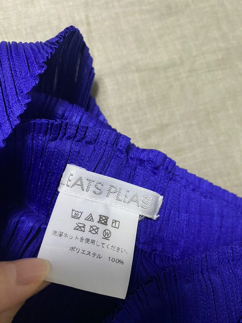 Issey Miyake Issey Miyake size:2 Blue and black color combination bests Size 31" - 8 Thumbnail