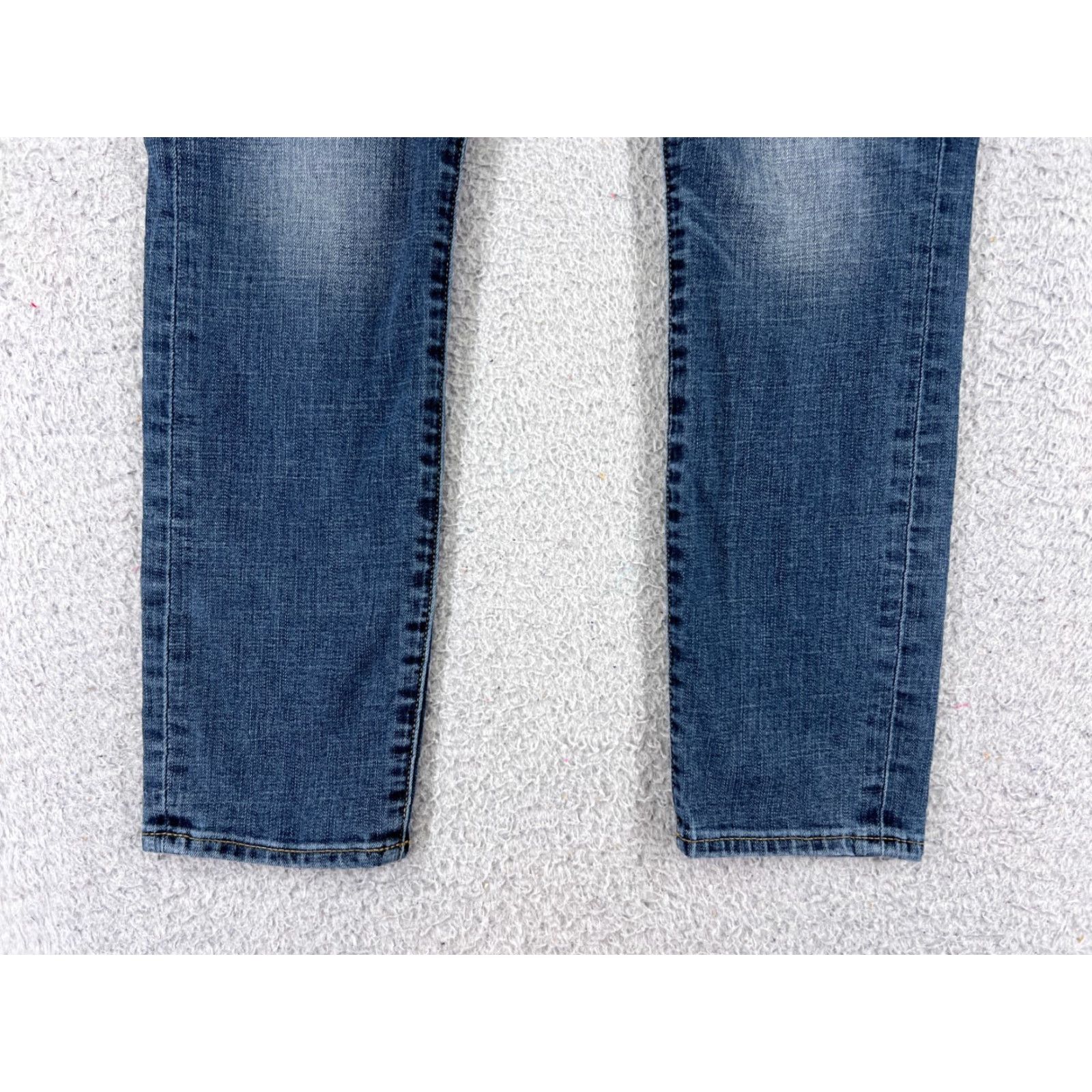 Lucky Brand Lucky Brand Jeans Womens 2 Blue Denim Straight Low Rise 26x25 Cotton Blend 5-Pocket Logo Embroidered Button 26 in Waist Regular Inseam 25 in XS? Size 26" / US 2 / IT 38 - 2 Thumbnail
