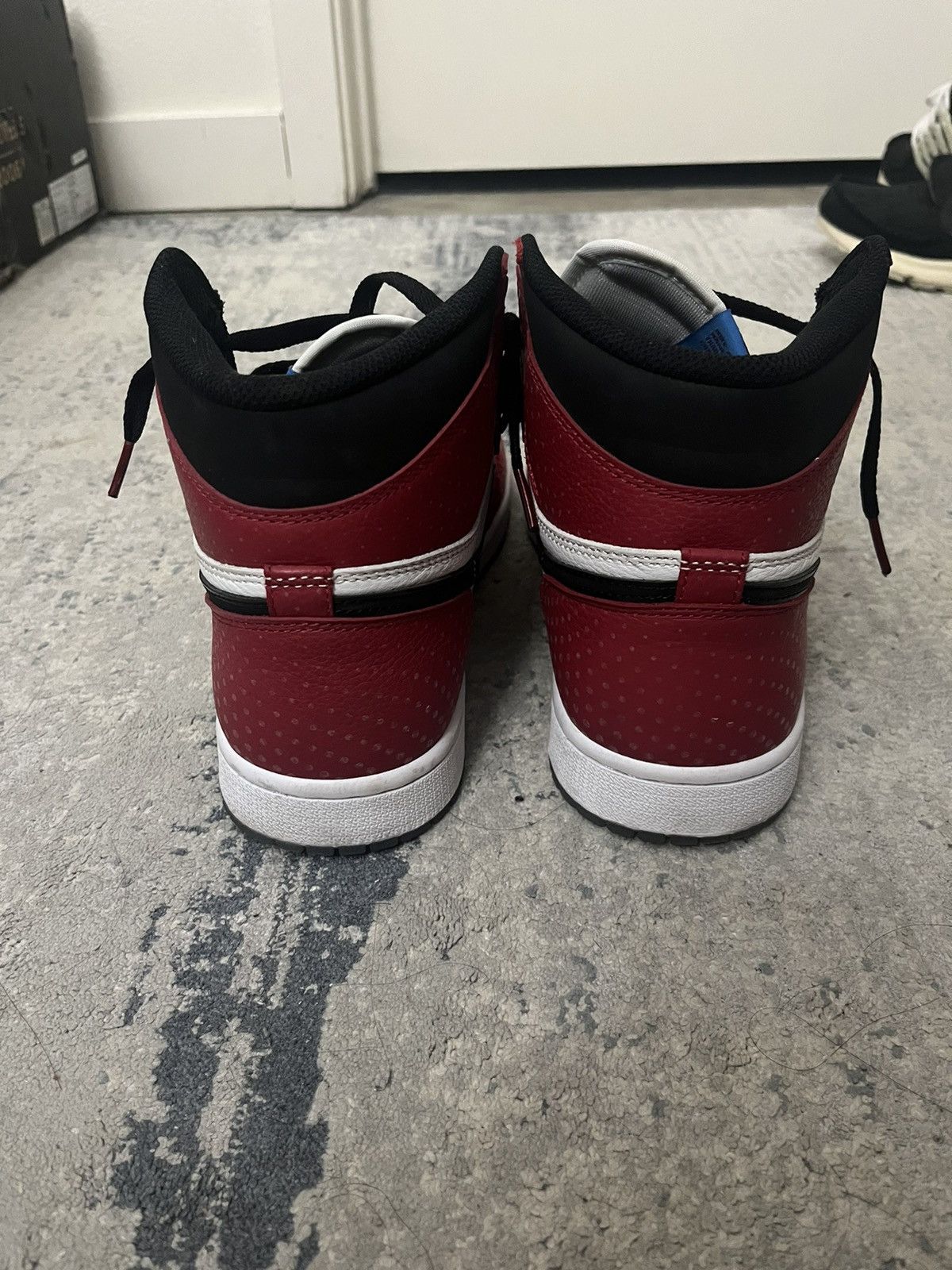 Jordan Brand × Nike Origin Story (Spider-Man) Jordan 1 High Size US 8.5 / EU 41-42 - 3 Thumbnail