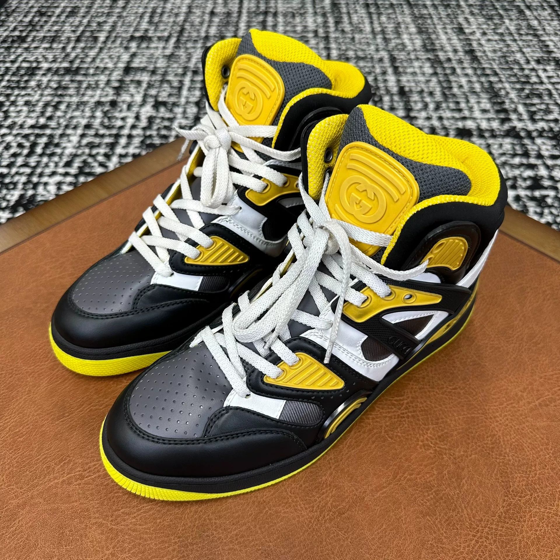 Gucci Gucci Casual Black Hitop Sneakers 7 Men Size US 7 / EU 40 - 1 Thumbnail