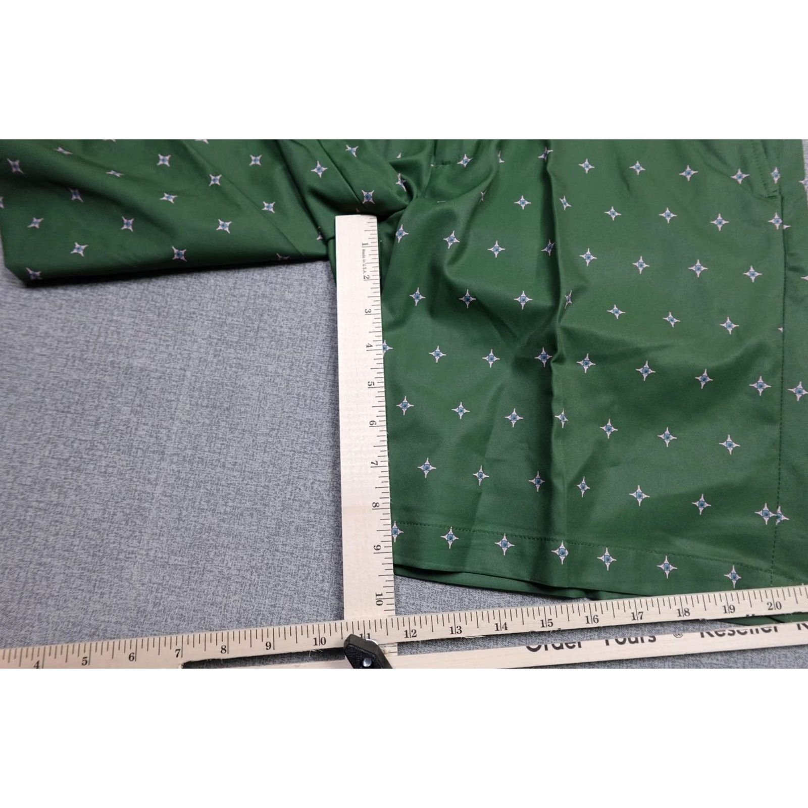 Vintage Walter Hagen Perfect 11 Shorts Mens 35 Green Geo Print Golf Stretch 9 Inseam NWT Size US 35 - 7 Thumbnail