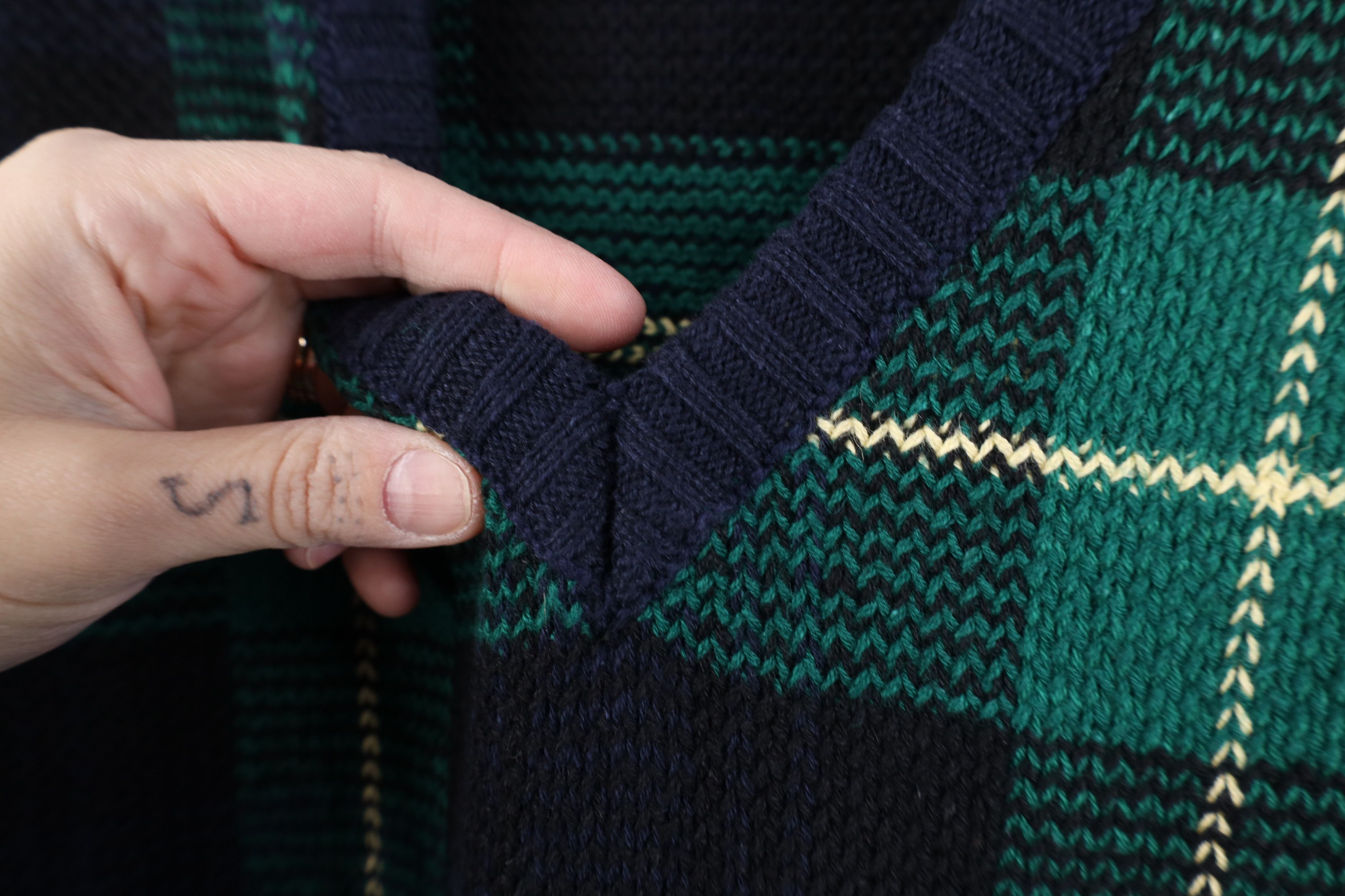 Vintage Vintage 90s Streetwear Blend Knit V-Neck Sweater Vest Plaid Size US XL / EU 56 / 4 - 5 Thumbnail