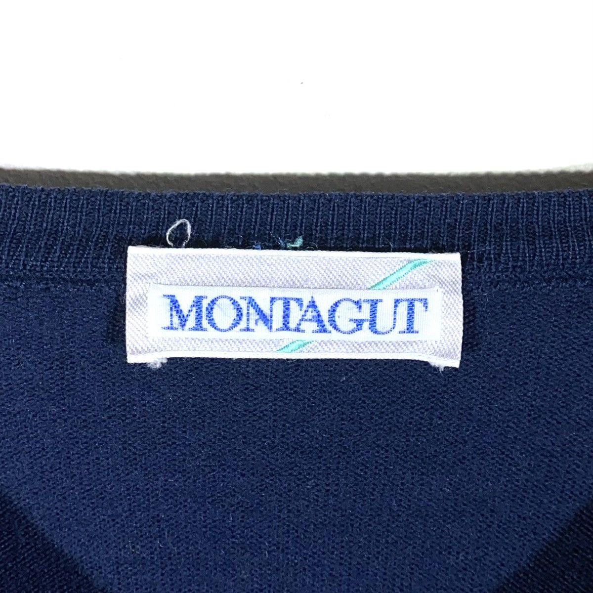 Montagut Pull Col V Old Money Vintage 90’s Montagut (Laine Vierge) Size US L / EU 52-54 / 3 - 4 Thumbnail