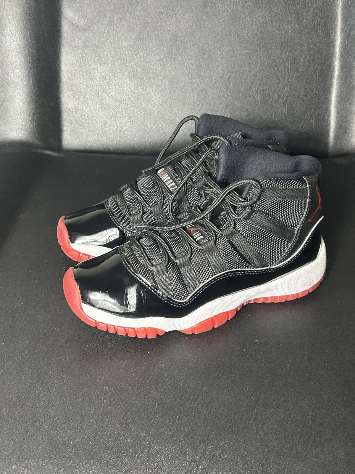 Nike Nike Air Jordan 11 Retro Bred 2019 (GS) Size 4Y 378038-061 Size US 4 / IT 34 - 2 Thumbnail