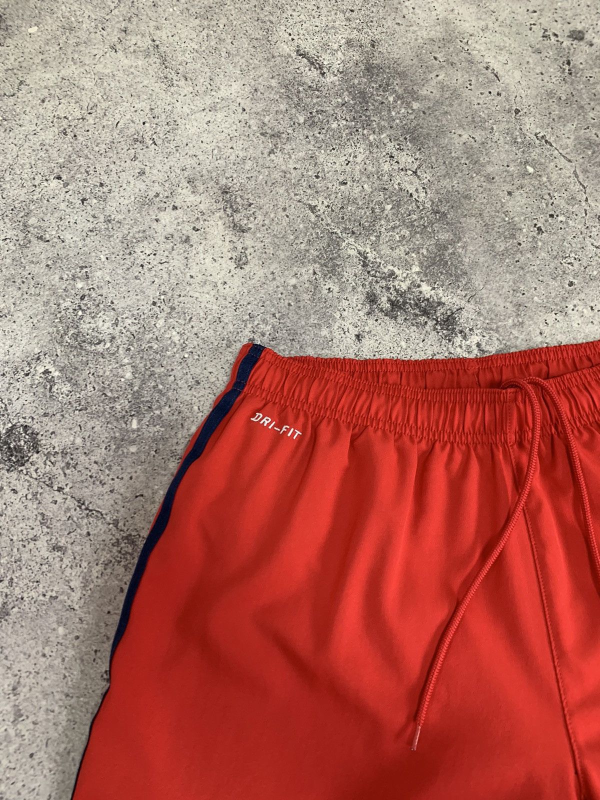 Nike Nike FC Barcelona Vintage Soccer Shorts Size US 34 / EU 50 - 2 Thumbnail