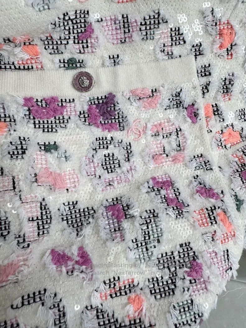 Chanel Chanel 22P white background colourful flower embroidery se Size XXS / US 00 / IT 34 - 4 Thumbnail