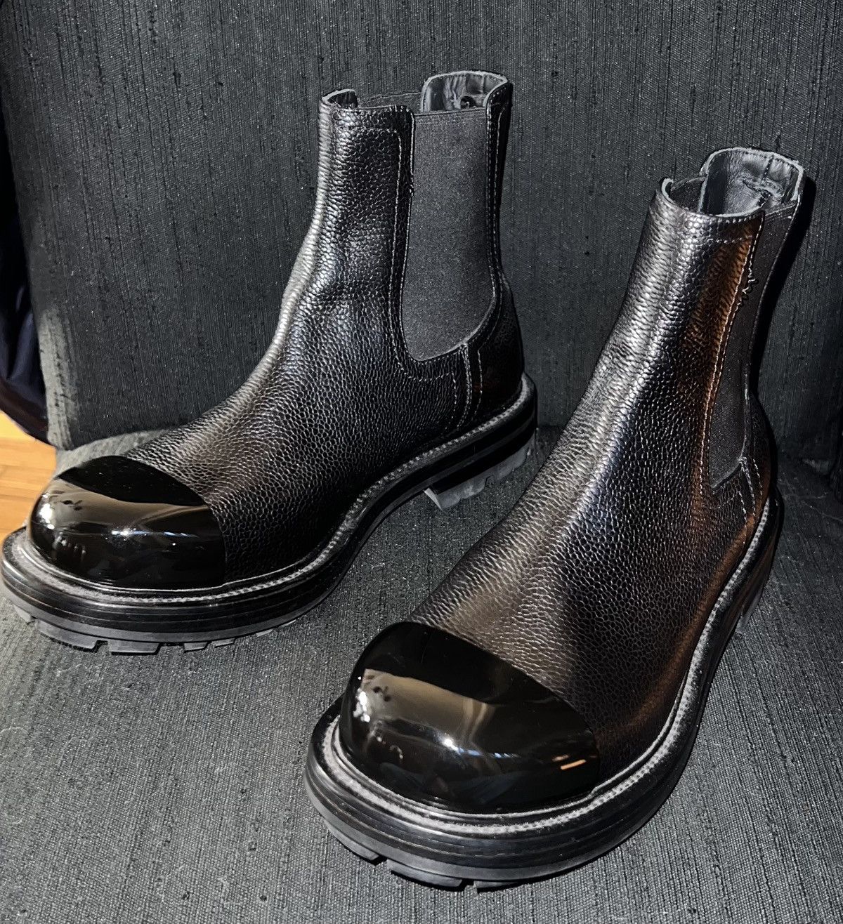 Alexander McQueen Alexandr McQueen - Men's Patent Cap-Toe Chelsea Boots Size US 7 / EU 40 - 2 Thumbnail