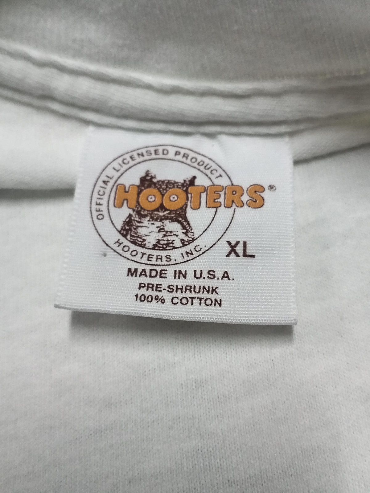 Vintage Vintage 1993 Hooters Tee Size US XL / EU 56 / 4 - 5 Thumbnail
