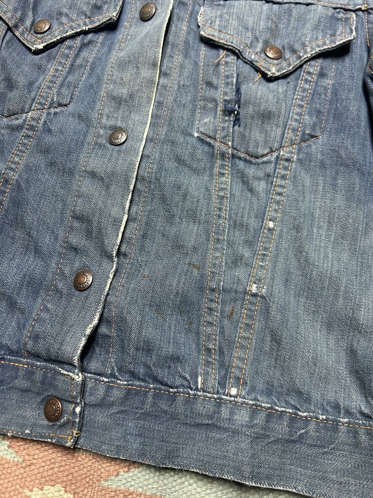 Vintage 70s Levi’s gals denim trucker jacket big E distressed S/M Size S / US 4 / IT 40 - 5 Thumbnail