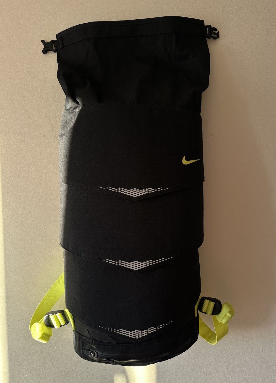Nike Nike Mog Bolt expandable backpack black neon Size ONE SIZE - 8 Thumbnail