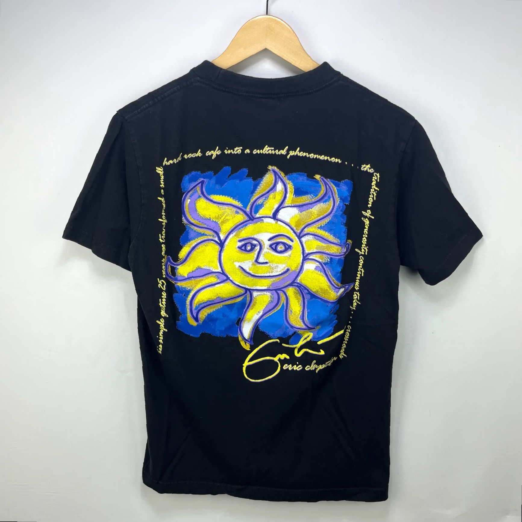 Hard Rock Cafe Vintage Hard Rock Cafe Eric Clapton Guitar T-Shirt Paris France Small Size US S / EU 44-46 / 1 - 2 Thumbnail