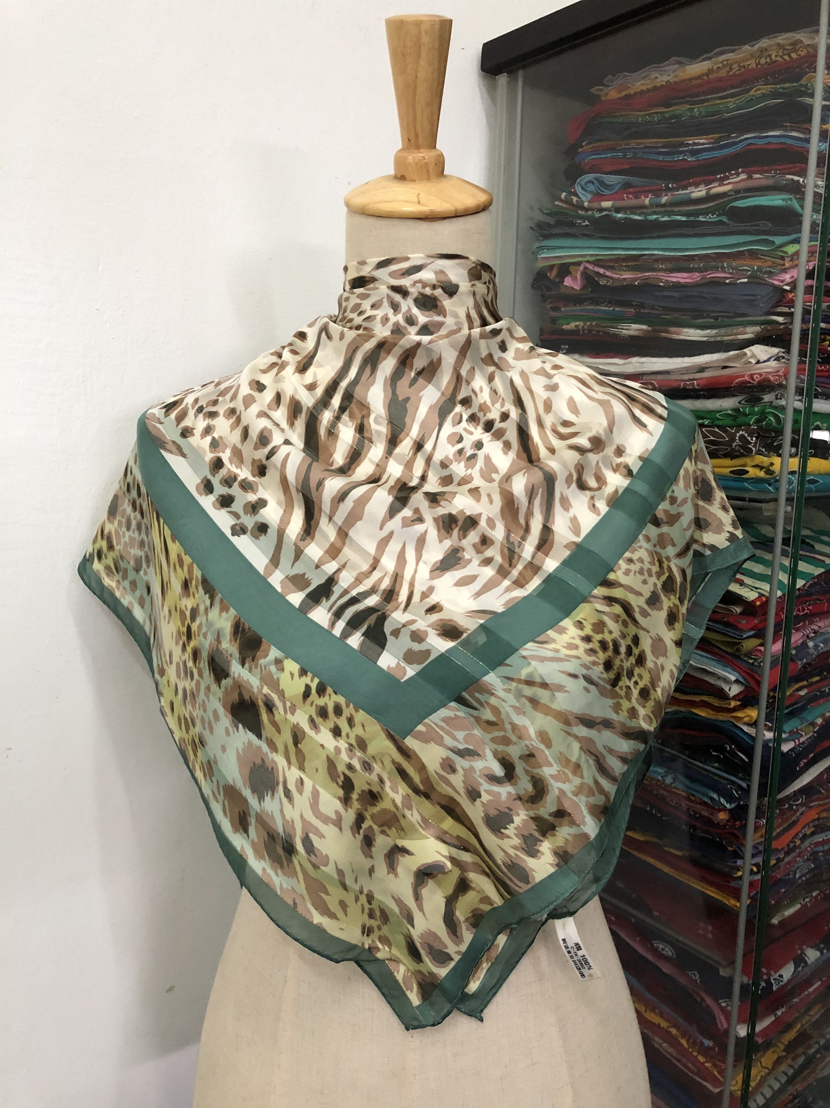 Vintage Vintage Silk Scarf Size ONE SIZE - 1 Thumbnail