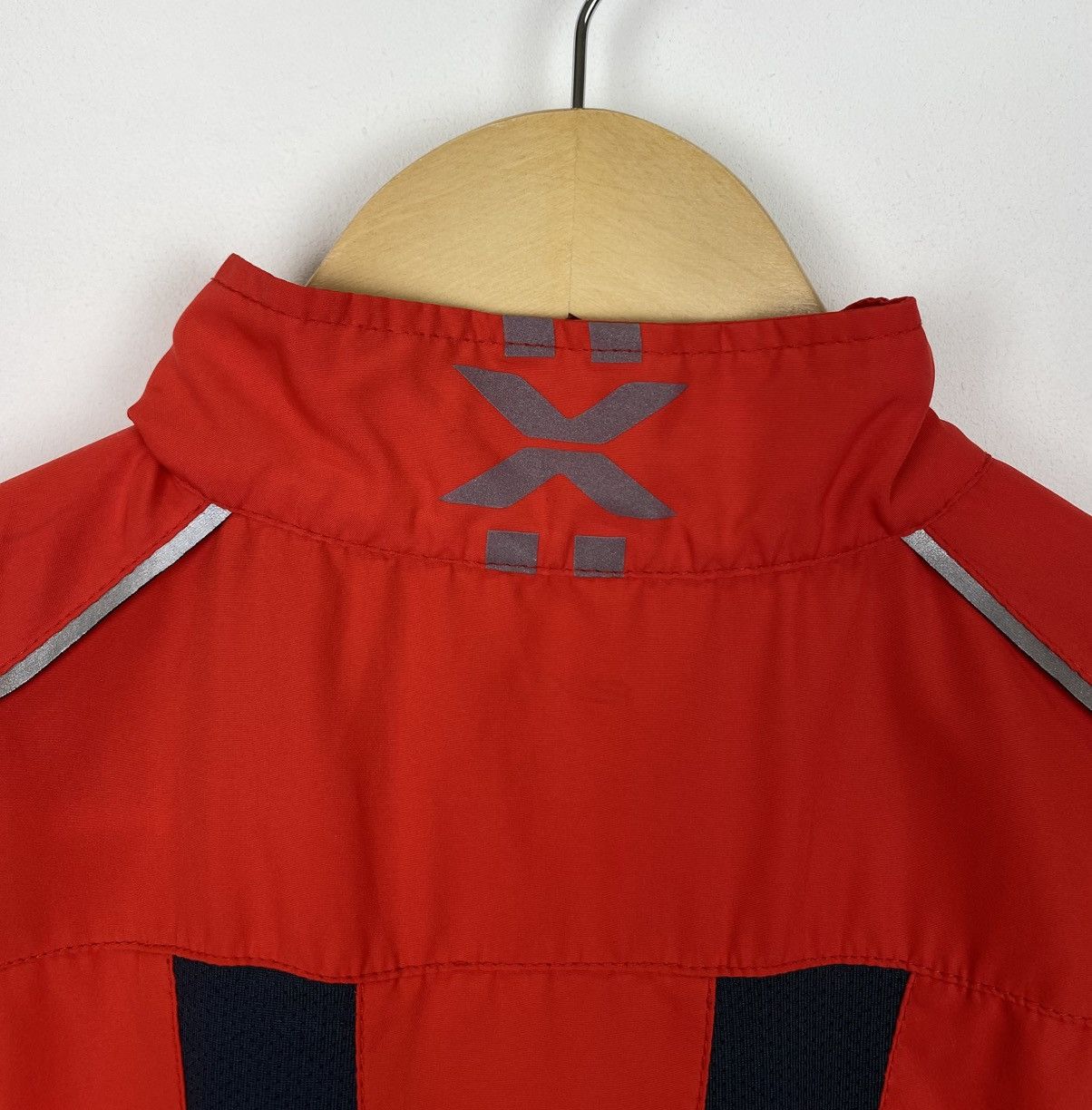 Other 2XU Full Zip Running Light Jacket Mens Size Small Red Sports Size US S / EU 44-46 / 1 - 10 Thumbnail