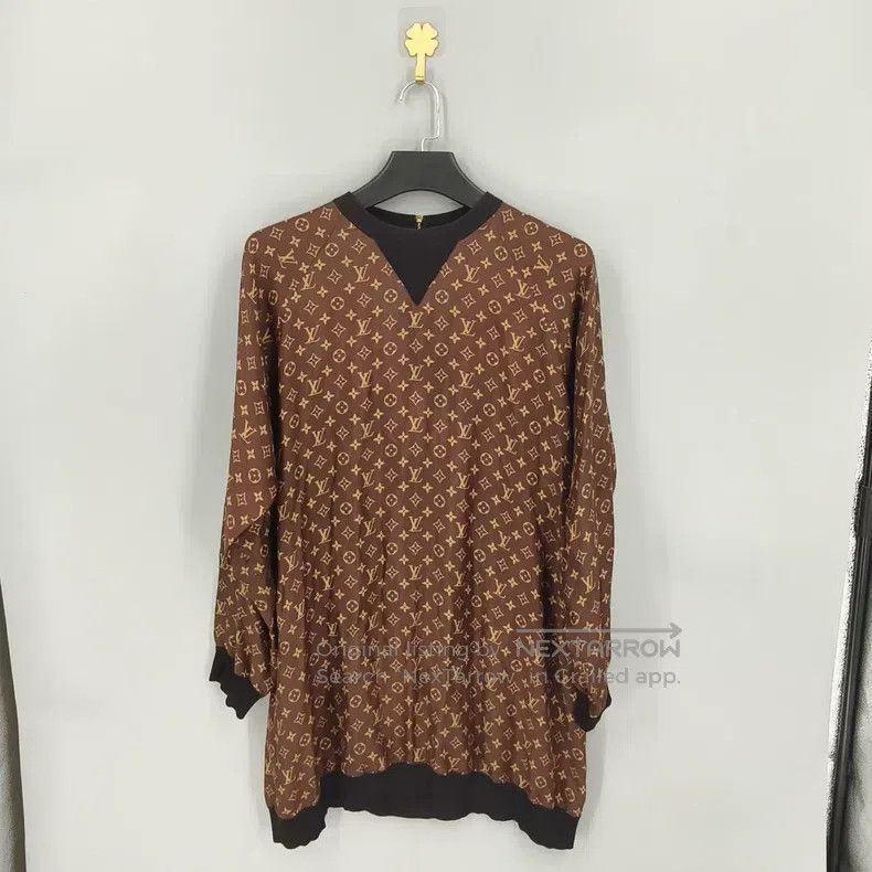 Louis Vuitton Louis Vuitton Silk knit pullover dress with crew neck and Size M / US 6-8 / IT 42-44 - 1 Thumbnail
