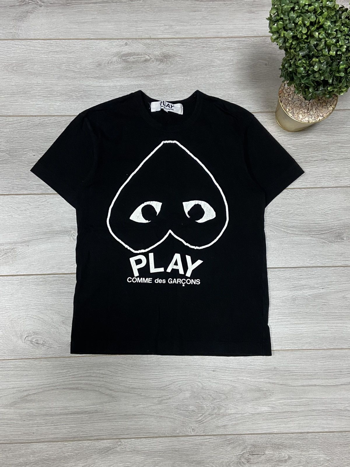 トップス PLAY comme des gascons logo tee COMME des GARCONS PLAY Logo Tee in White | FWRD
