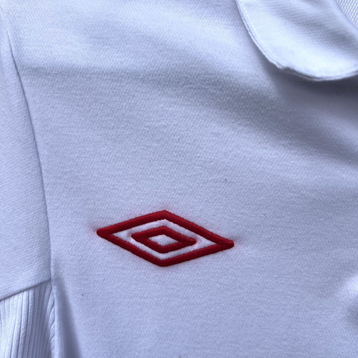 Umbro England 2009 - 2010 home football soccer shirt jersey Umbro Size US S / EU 44-46 / 1 - 3 Thumbnail