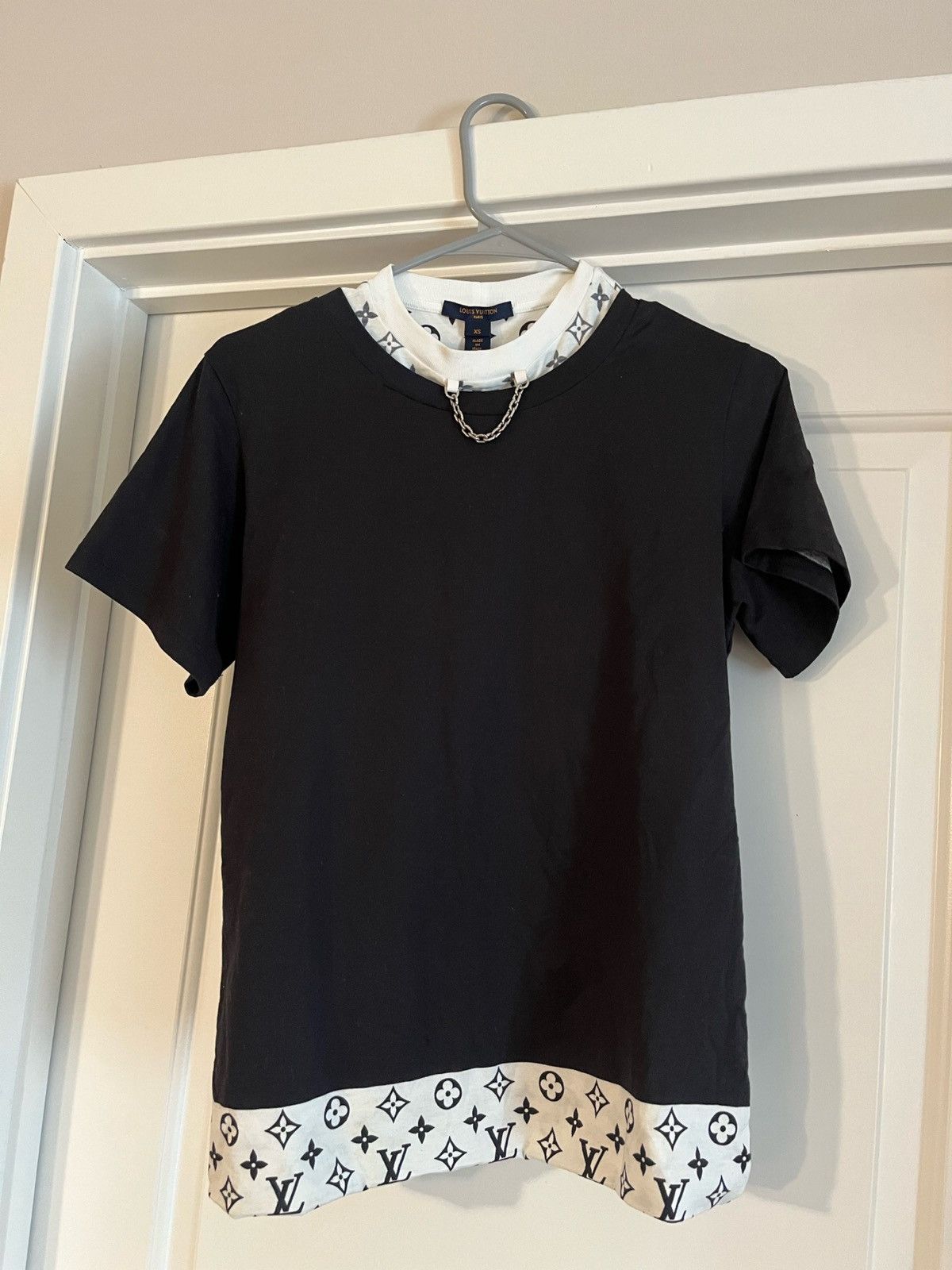 image of Authentic Louis Vuitton Chain Detail T-Shirt in Black, Women's (Size XS)