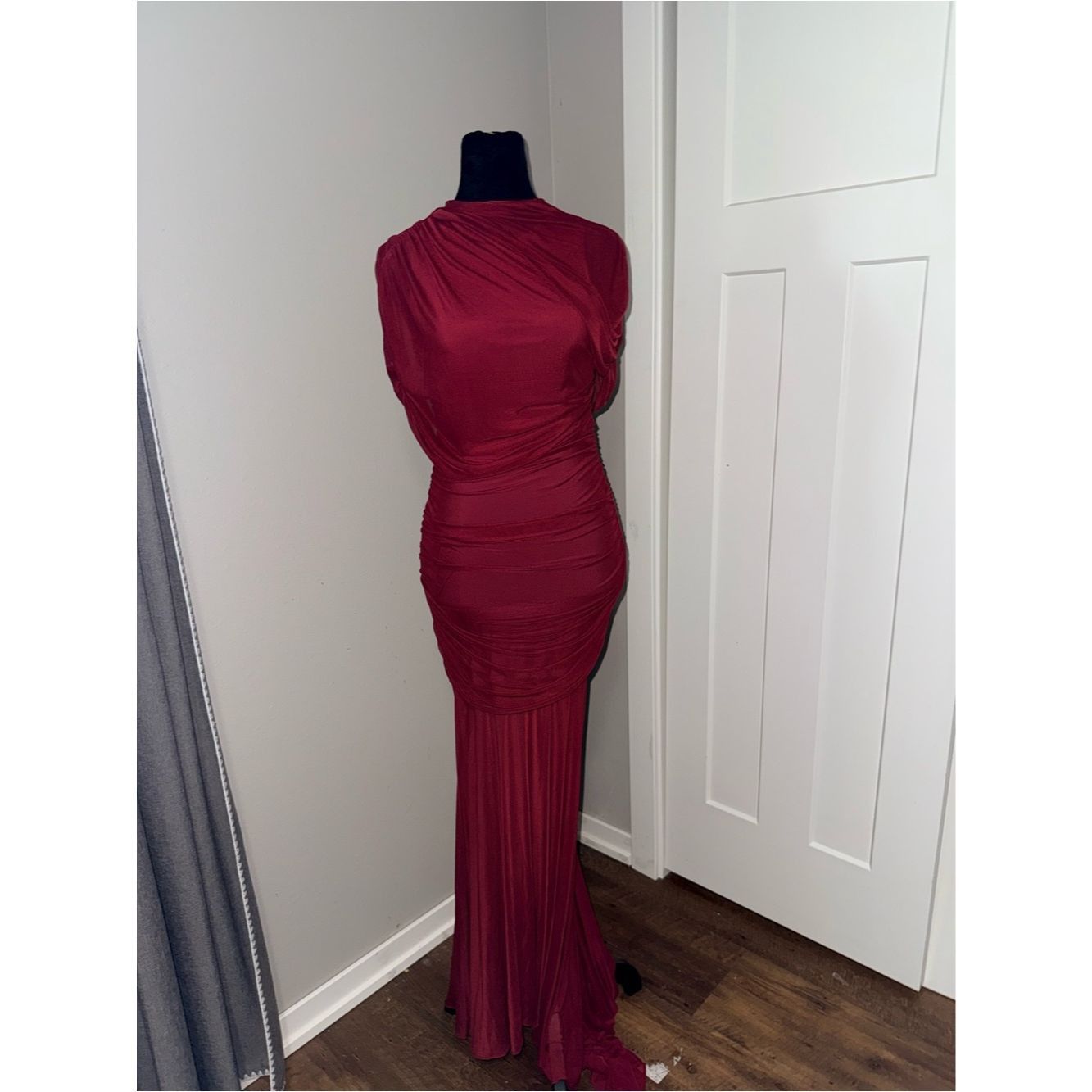 Amanda Uprichard Amanda Uprichard REVOLVE Evianna Mesh Gown in Burgundy XS D Size XS / US 0-2 / IT 36-38 - 3 Thumbnail
