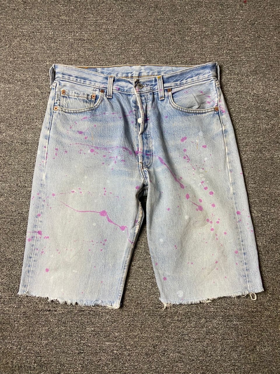 Levi's Vintage LEVIS Paint Splatter Denim Shorts (143) Size US 32 / EU 48 - 1 Thumbnail