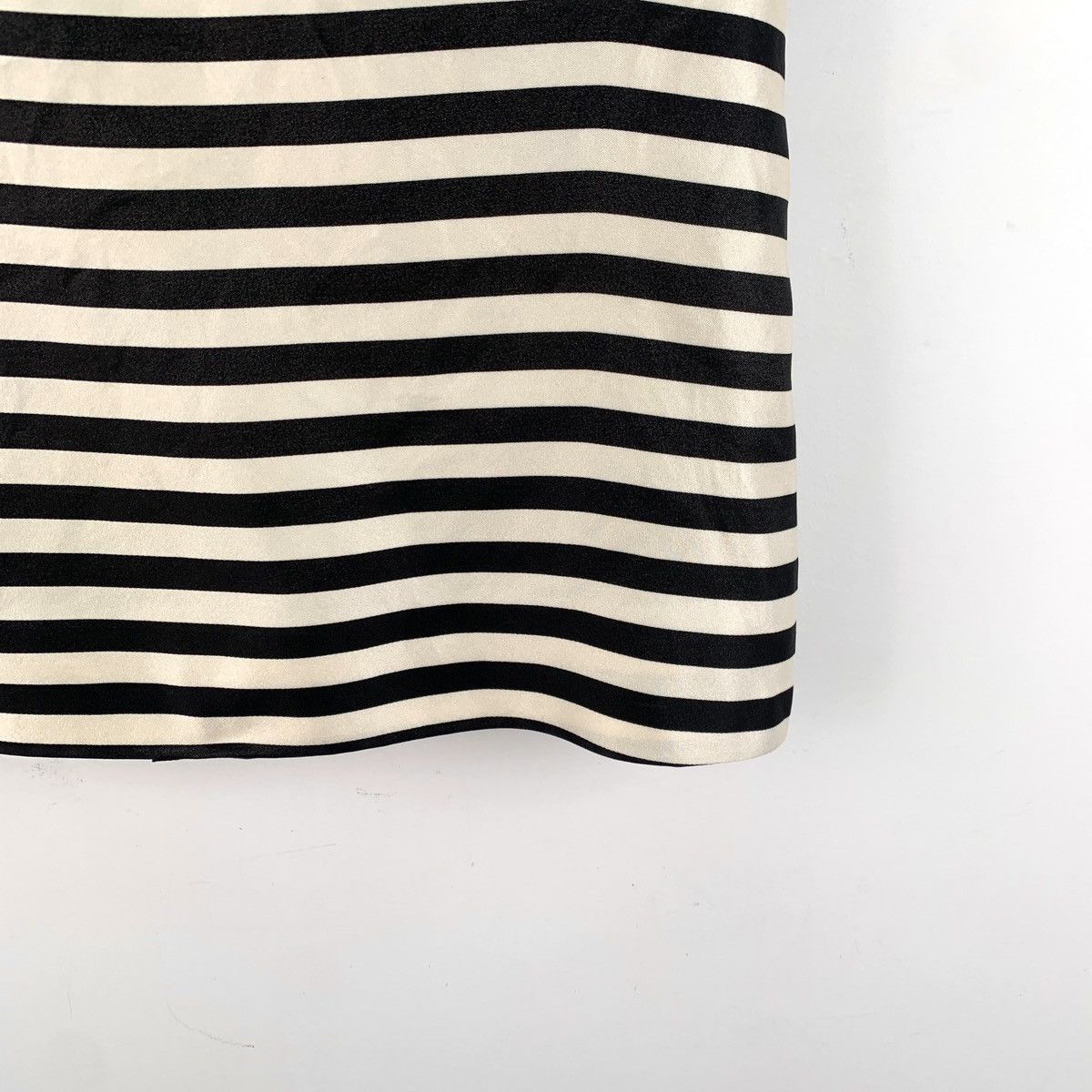 Louis Vuitton Louis Vuitton Colorblocked Stripe Silk Sleeveless T-Shirt Size XS / US 0-2 / IT 36-38 - 4 Thumbnail