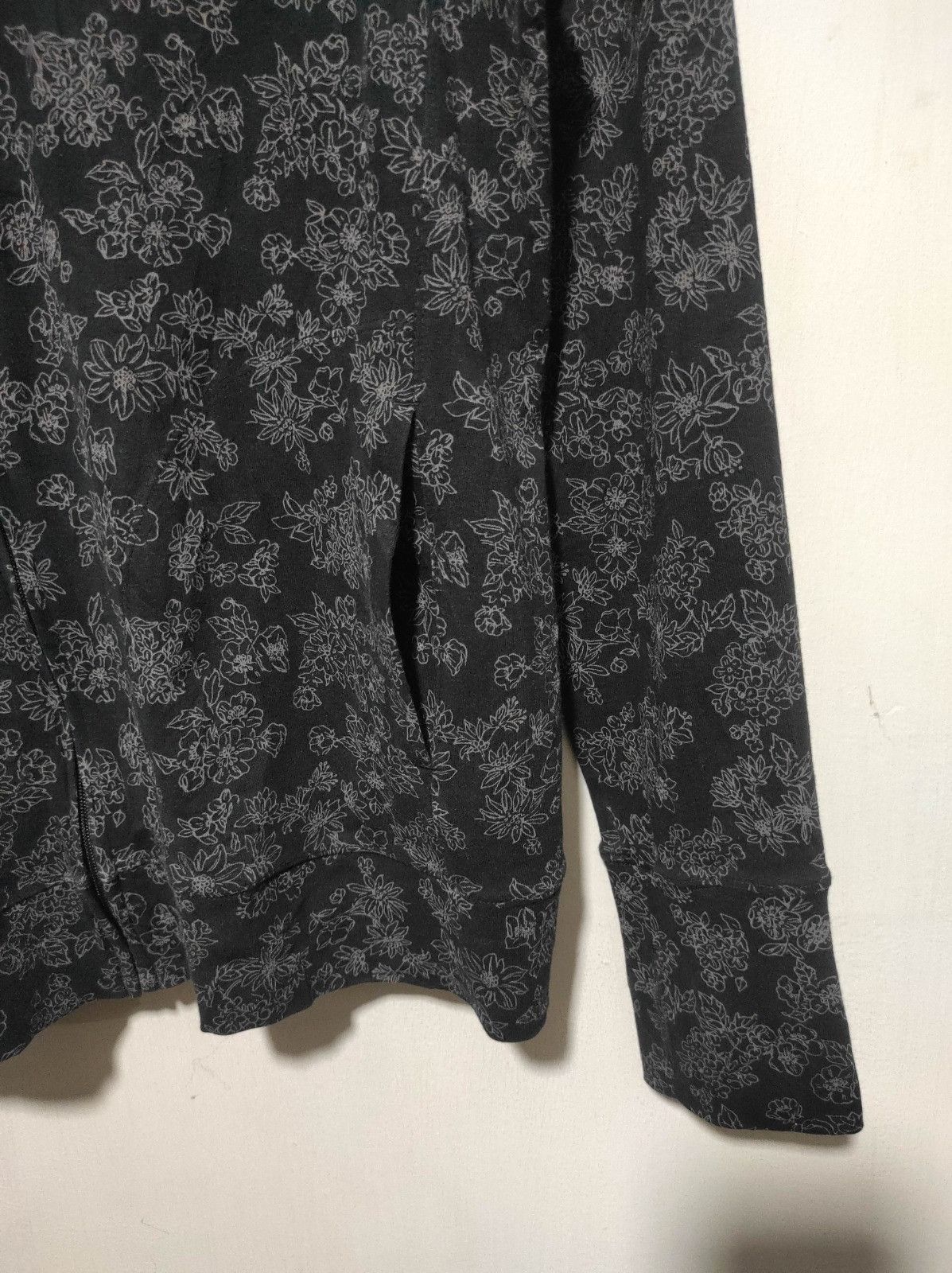 Uniqlo Uniqlo Floral zip fur hoodie ifsix LGB style Size US S / EU 44-46 / 1 - 5 Thumbnail