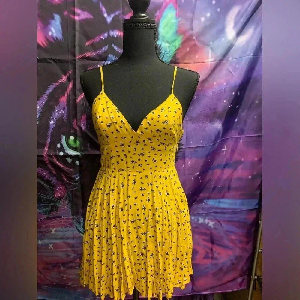 Forever 21 Forever 21 Floral Yellow Mini Dress Size S / US 4 / IT 40 - 1 Thumbnail