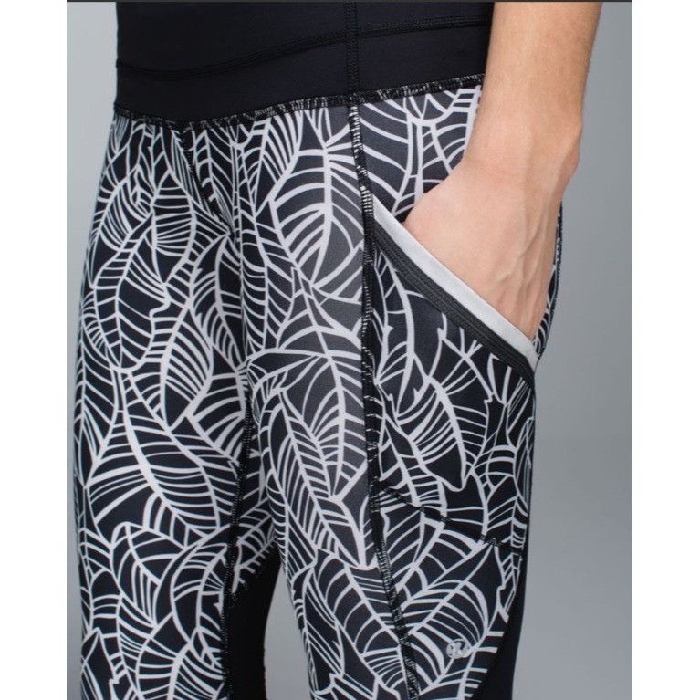 Lululemon Lululemon Run A Marathon Crop IIPretty Palm Black Angel Wing Size 26" / US 2 / IT 38 - 7 Thumbnail