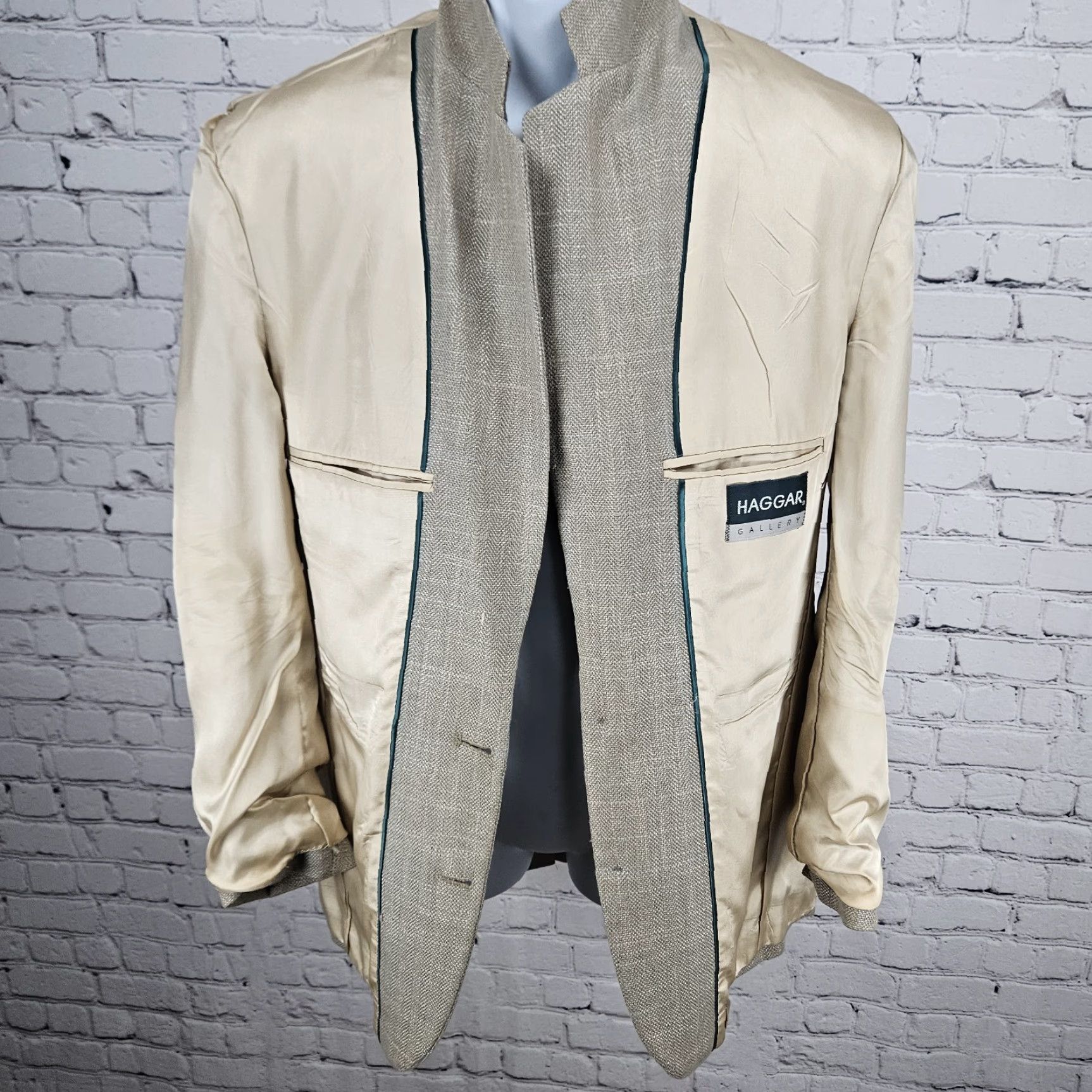 Haggar VTG Haggar Sport Coat Beige Check 2 Button Vented Notch Blazer USA 38 Men Suit Coat 40 Chest 38 Regular Size 38R - 4 Thumbnail