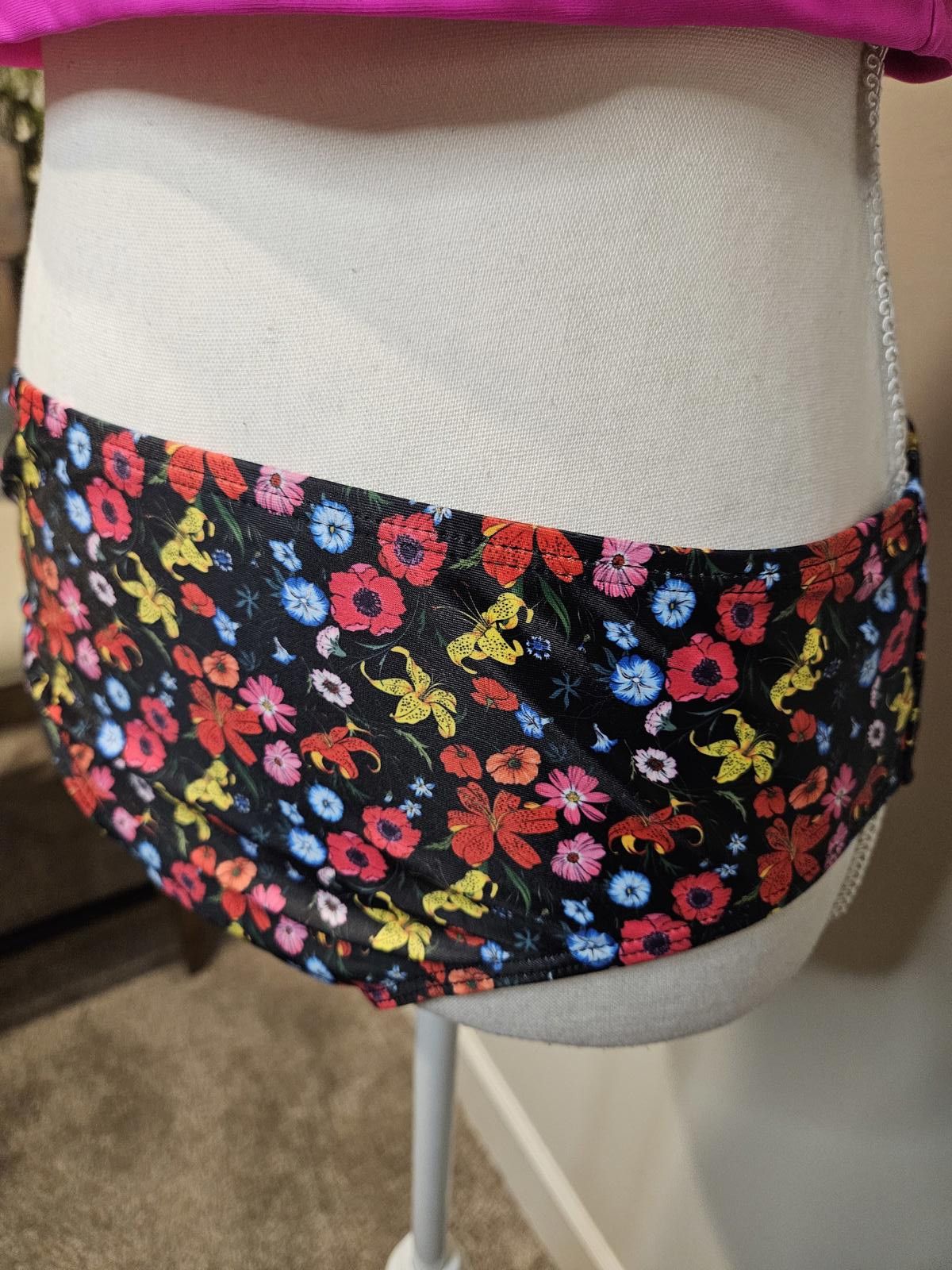Designer Nwt Beachsissi Vibrant Pink Floral Two-Piece Swimsuit #547 Size ONE SIZE - 5 Thumbnail