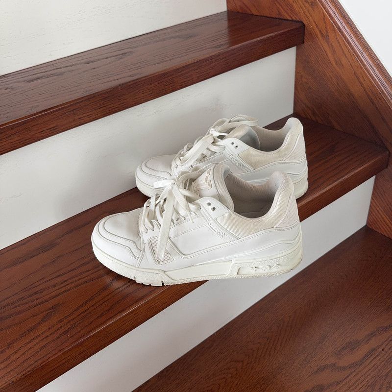 Louis Vuitton Louis Vuitton Trainer Sneaker in White 0079 Size US 9.5 / EU 42-43 - 1 Thumbnail