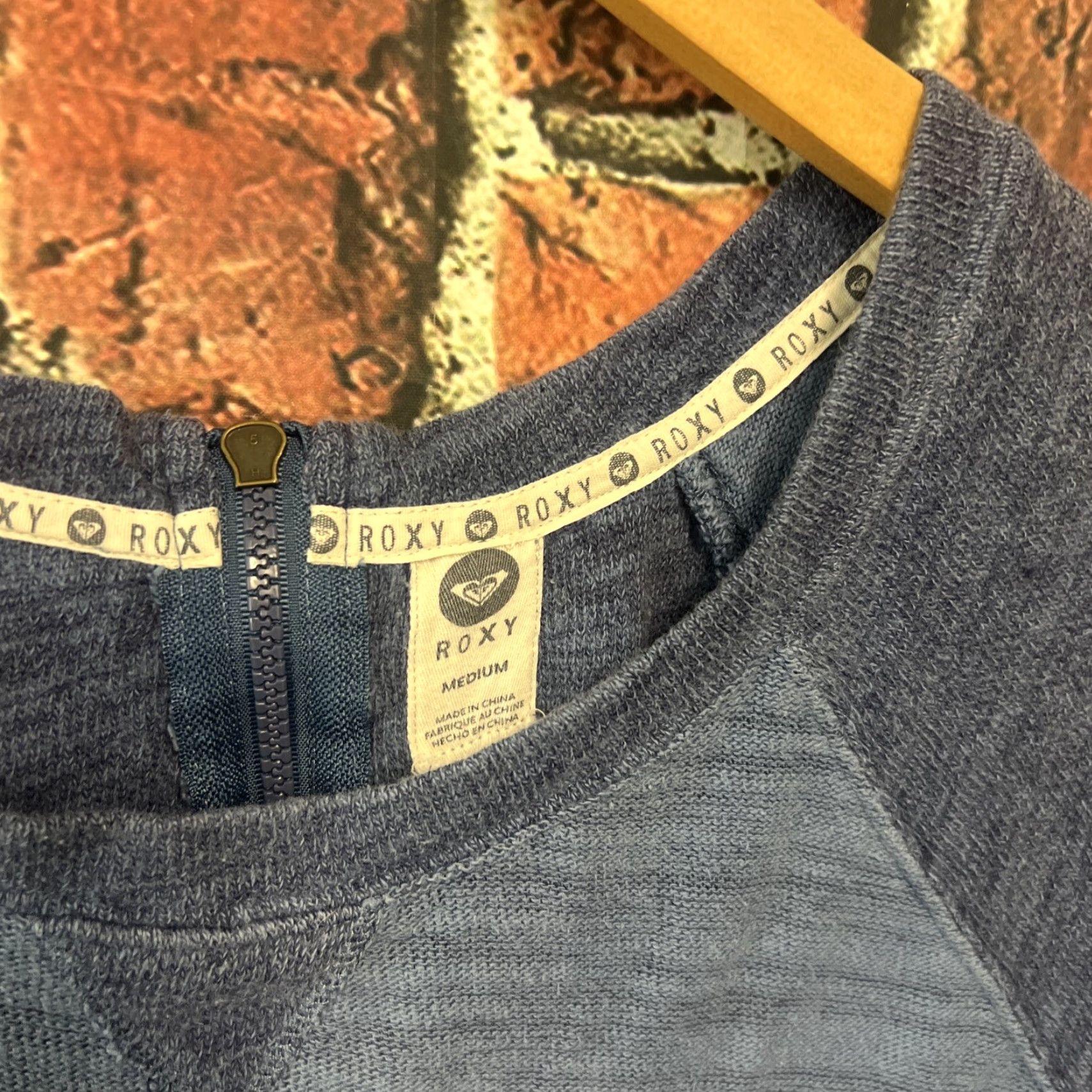 Vintage Roxy Sweatshirt Womens M Blue Pullover Long Sleeve Round Neck Activewear Cotton Blend Knits Logo Size M / US 6-8 / IT 42-44 - 2 Thumbnail