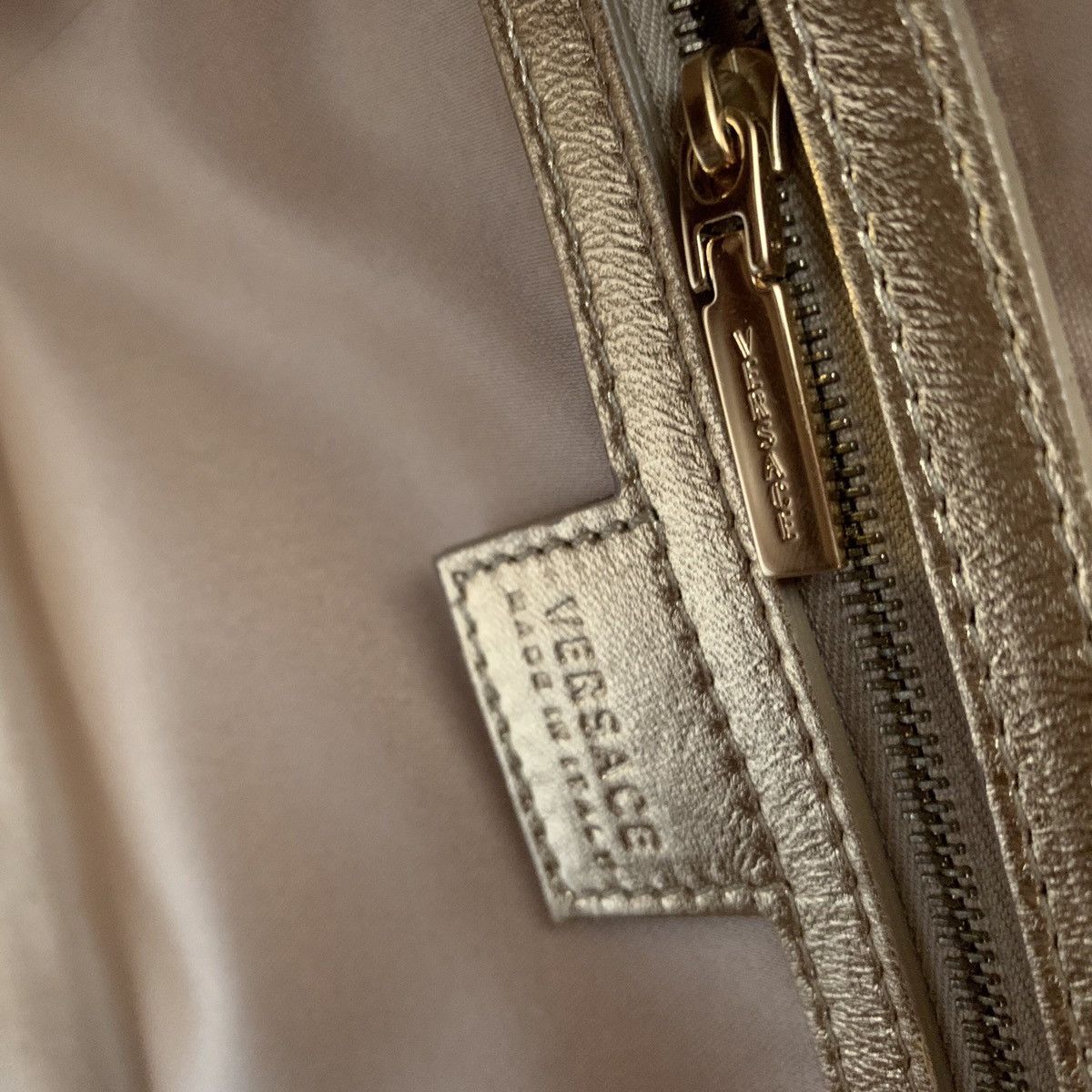 Versace Versace gold quilted leather bag Size ONE SIZE - 11 Thumbnail