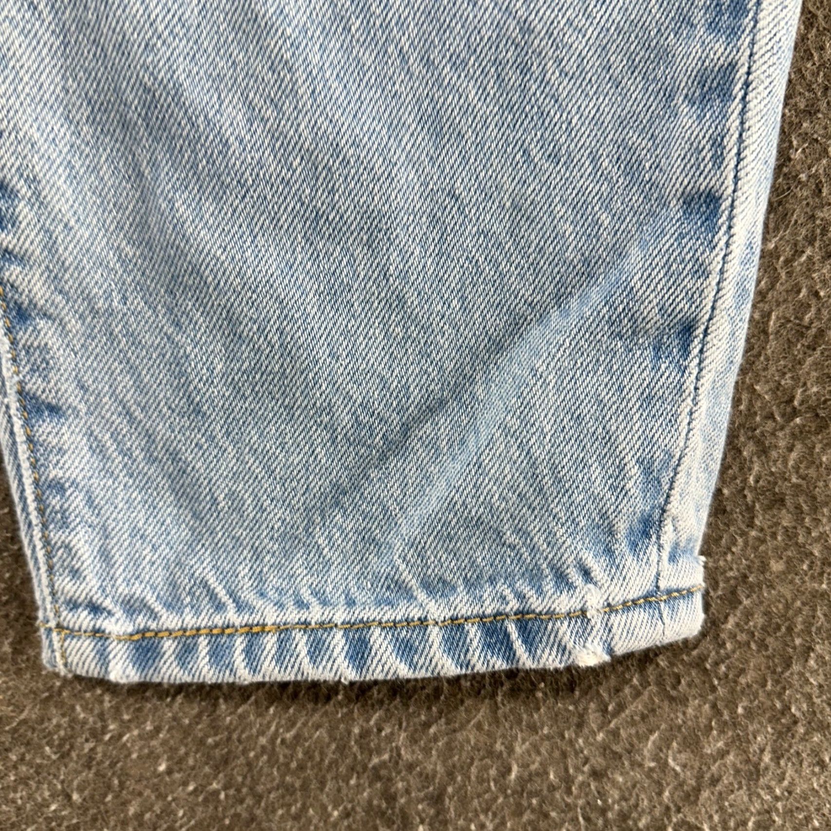 Levi's Levi's Mom Jeans Womens 27x28 Blue High Loose Relaxed Fit Tapered Leg Light Wash Denim 100% Cotton 5-Pocket Jeans Girls/ Womens Size 27" / US 4 / IT 40 - 7 Thumbnail