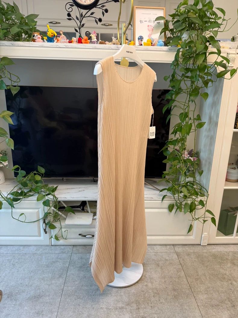 Issey Miyake Issey Miyake size:5 Beige pleated dress Size S / US 4 / IT 40 - 3 Thumbnail