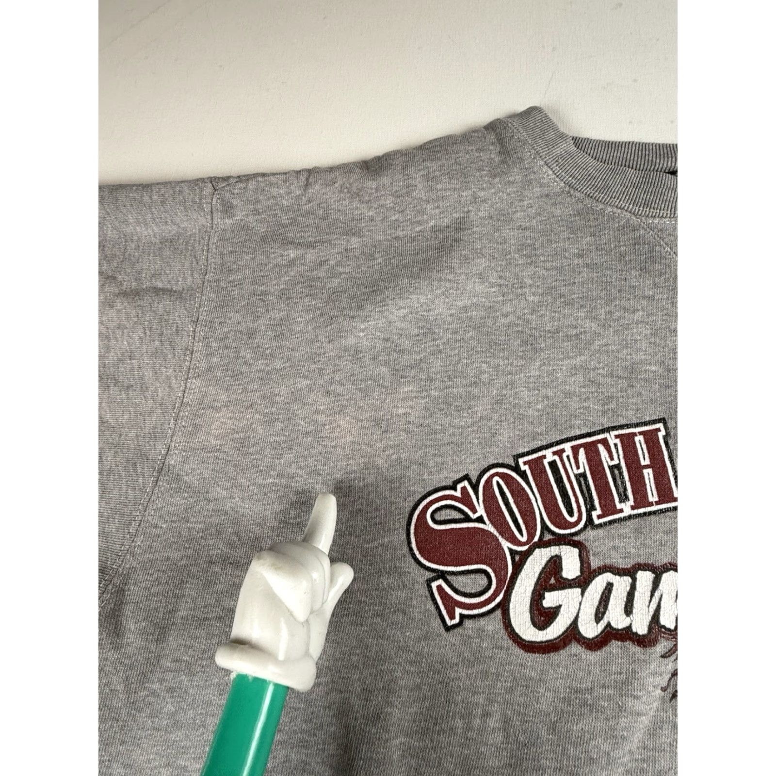 Hanes VINTAGE Hanes Sweatshirt Crew Neck Graphic Print 90s South Carolina Gamecocks XL Men Pullover Gray Cotton Blend Regular See measurement Size US XL / EU 56 / 4 - 5 Thumbnail
