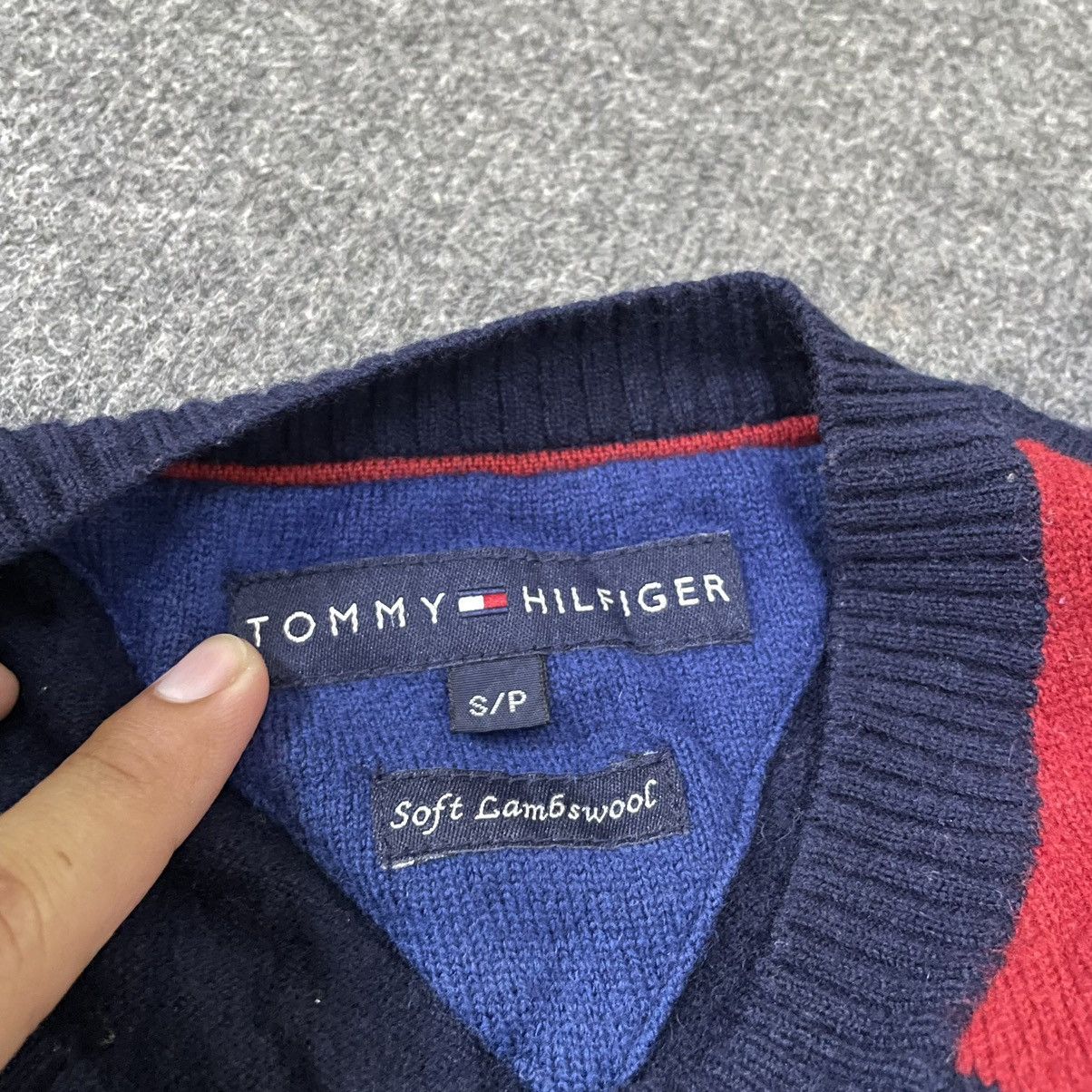 Tommy Hilfiger × Vintage Vintage 90s Tommy Hilfiger Lambswool Sweater Quilted Design Size US S / EU 44-46 / 1 - 2 Thumbnail