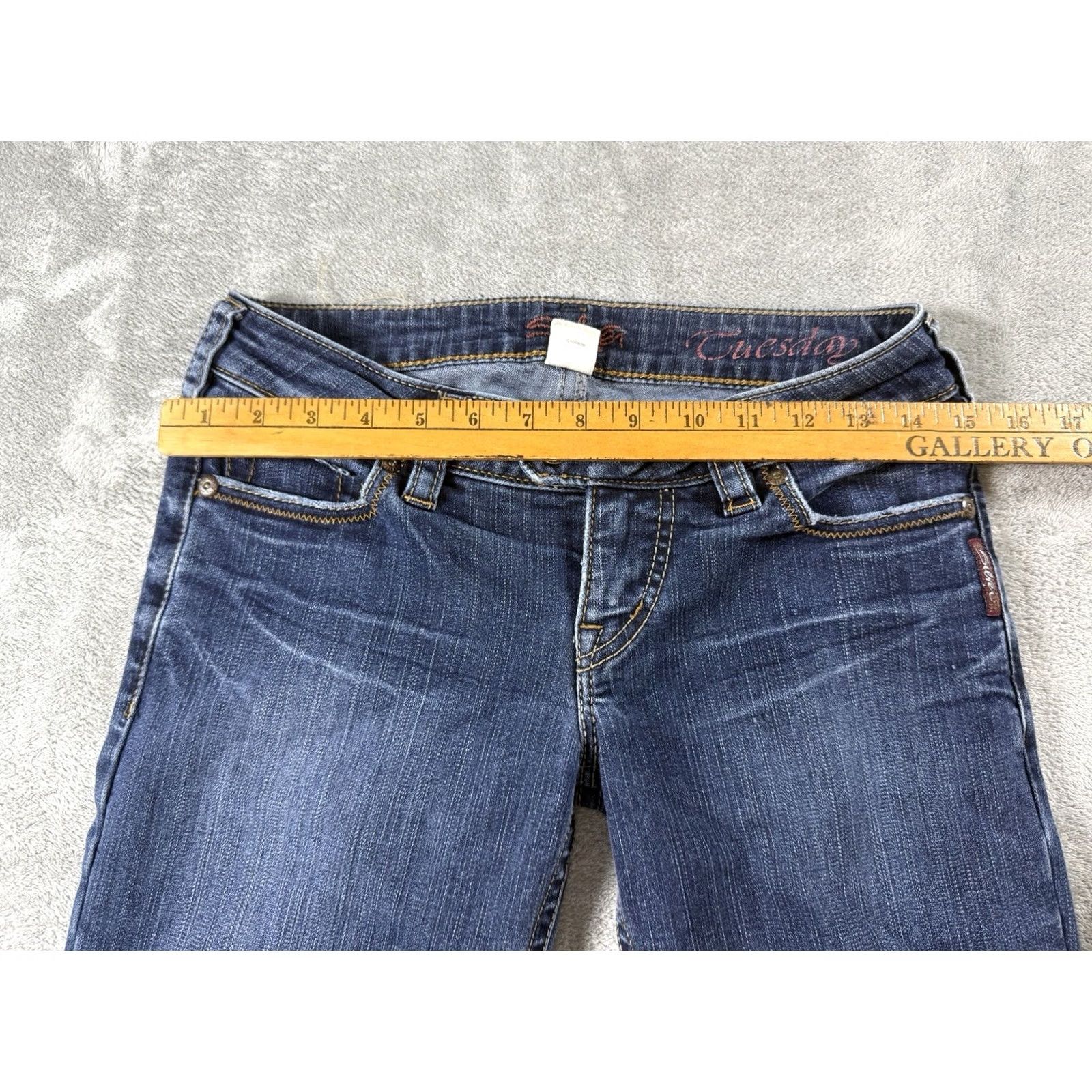 Silver Jeans Co. VINTAGE Silver Jeans Tuesday Jeans Women 27/31 Flared Denim Blue 5-Pocket Regular Fit Waist 27 Inseam 31 Size 27" / US 4 / IT 40 - 5 Thumbnail