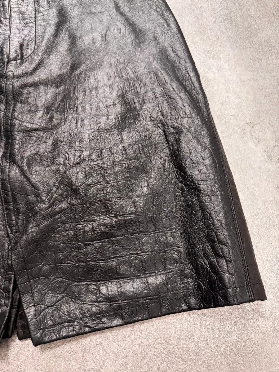 Roberto Cavalli × Vintage FW2000 Roberto Cavalli Crocodile Effect Leather Black Skirt Size 26" / US 2 / IT 38 - 2 Thumbnail