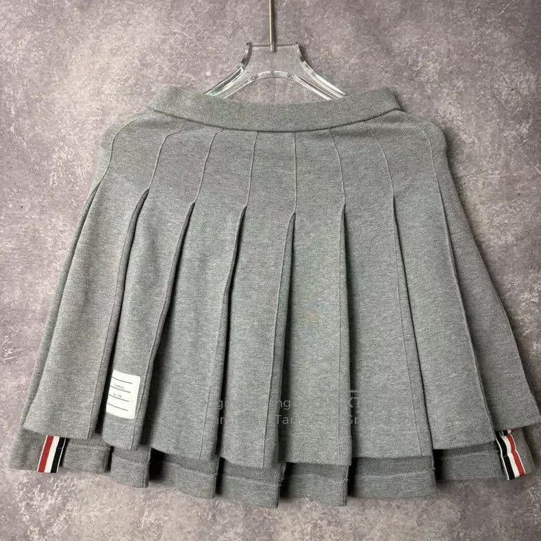 Thom Browne Thom Browne Pleated Skirt Gray Size 26" / US 2 / IT 38 - 1 Thumbnail