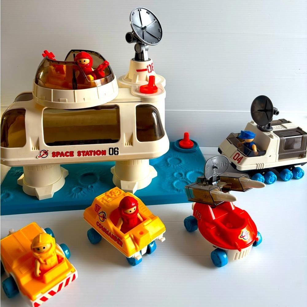 Designer Vintage 1984 Playworld Lil' Playmates Space Station Set Size ONE SIZE - 1 Thumbnail