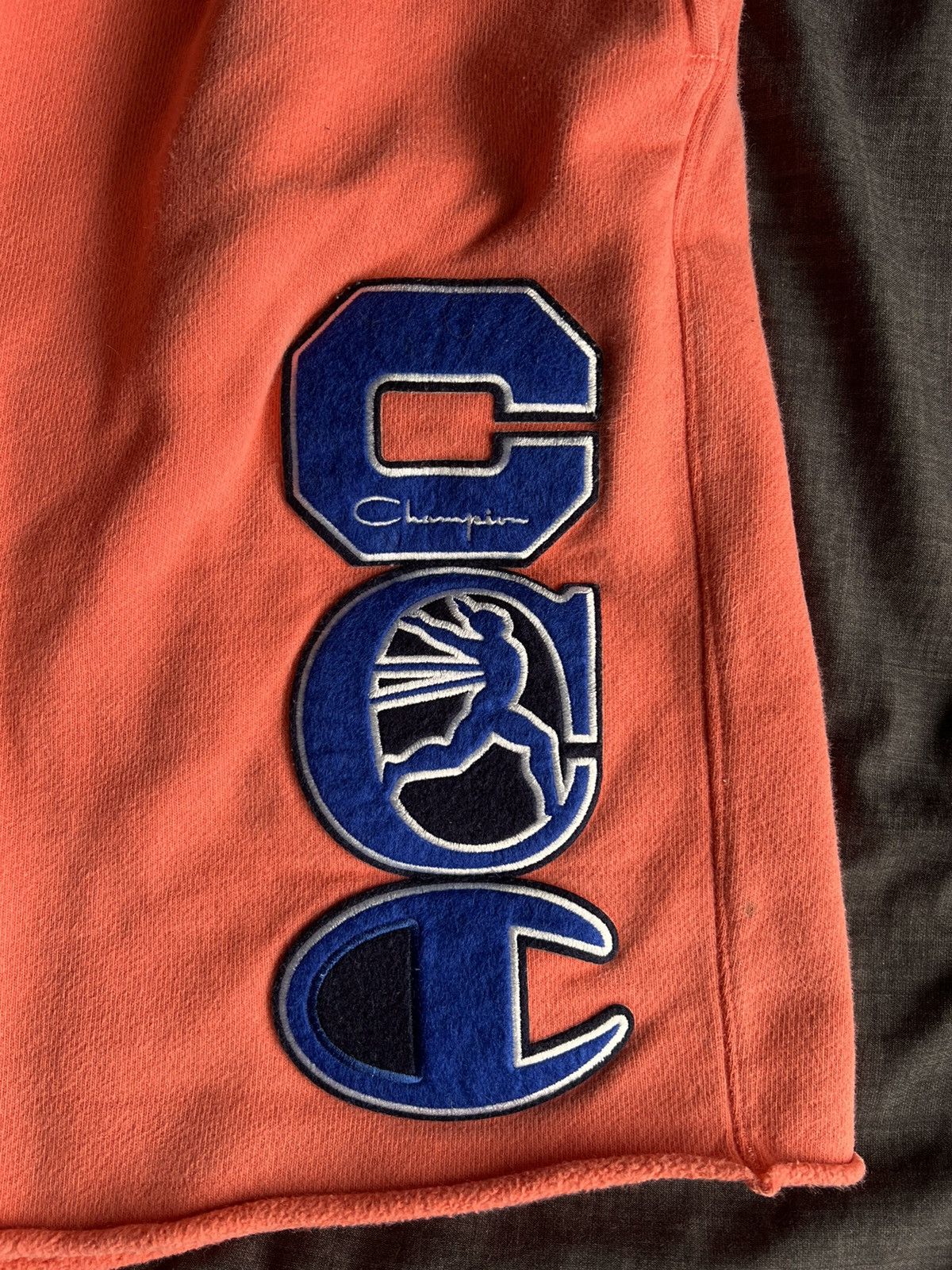 Champion Champion Reverse Weave Sweatshorts Salmon Pink Size US 34 / EU 50 - 2 Thumbnail