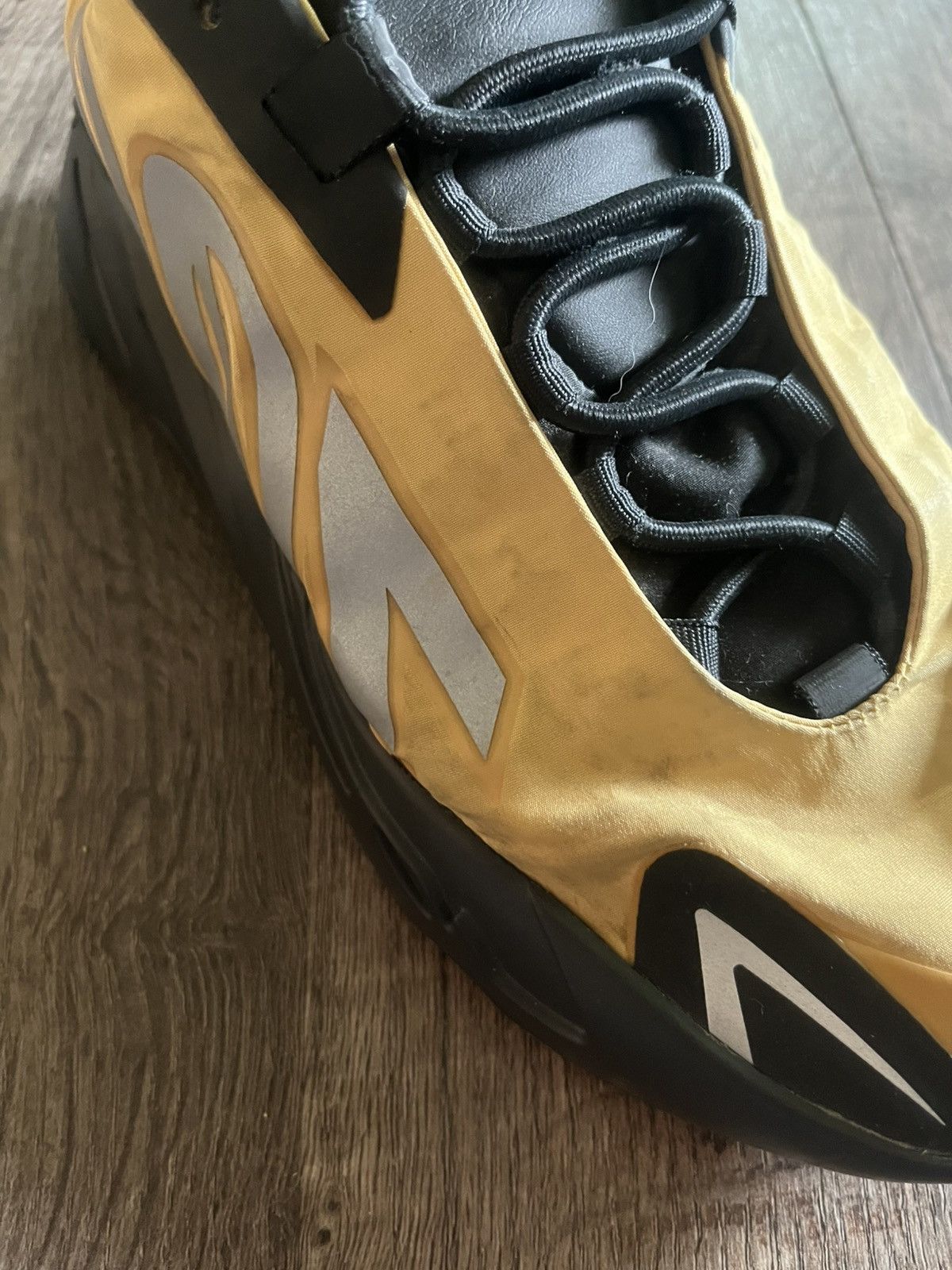 Yeezy Yeezy 700 MNVN “Honey Flux” Size US 8 / EU 41 - 6 Thumbnail