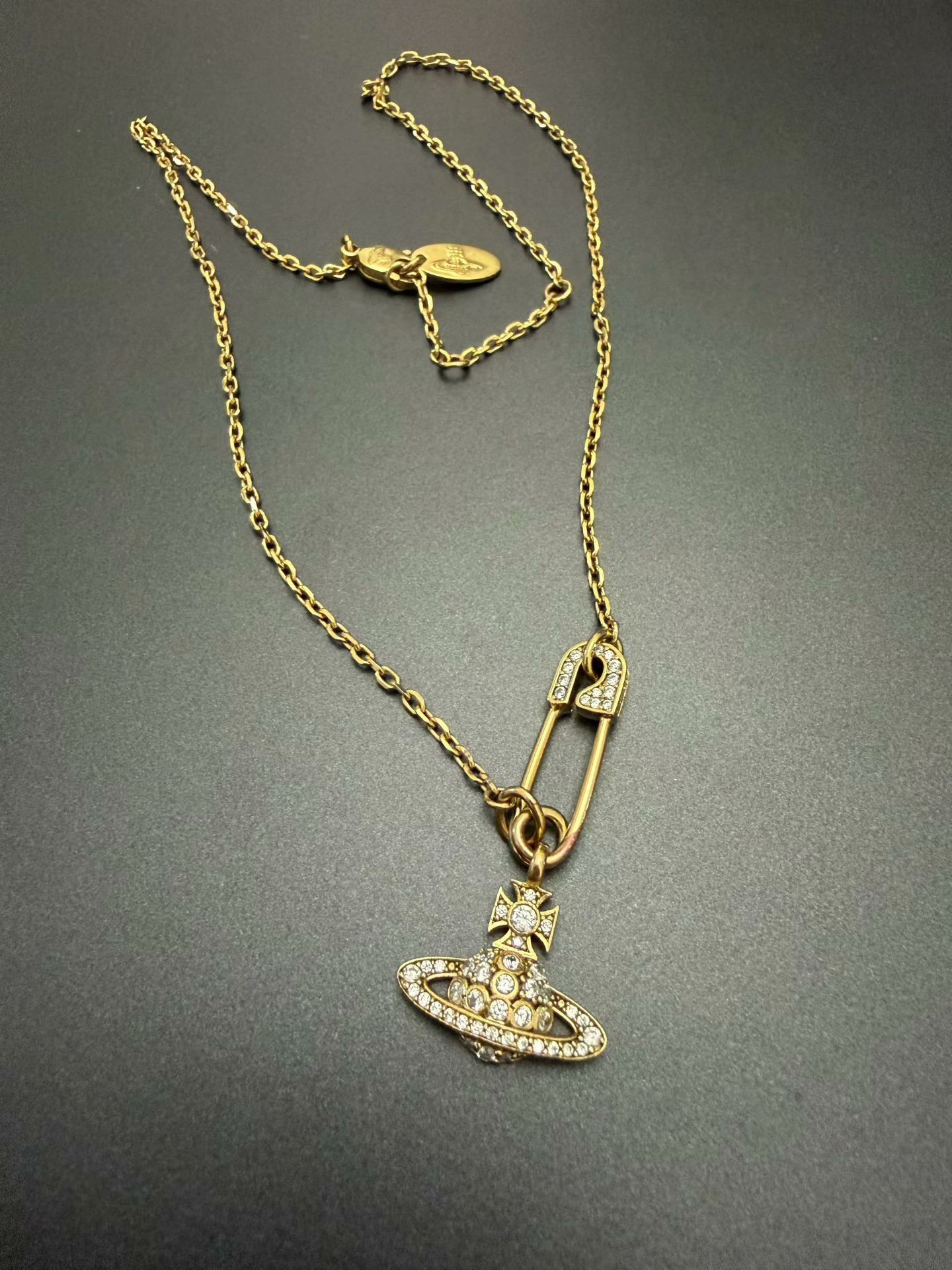 Vivienne Westwood Vivienne Westwood Saturn Brooch Necklace Size ONE SIZE - 1 Thumbnail