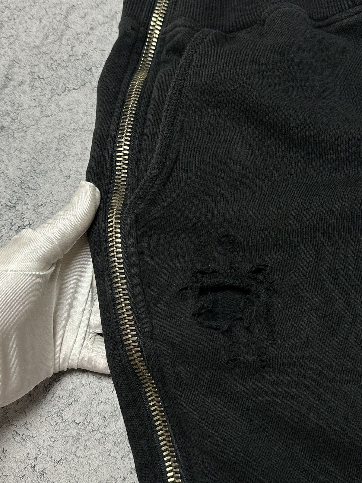 Pierre Balmain Pierre Balmain Distressed Zip Shorts Size US 34 / EU 50 - 4 Thumbnail