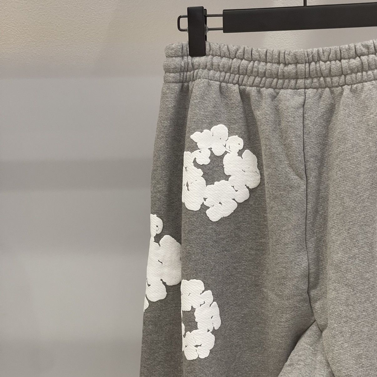 DENIM TEARS Denim Tears The Cotton Wreath Sweatpants Grey Size US 32 / EU 48 - 6 Thumbnail