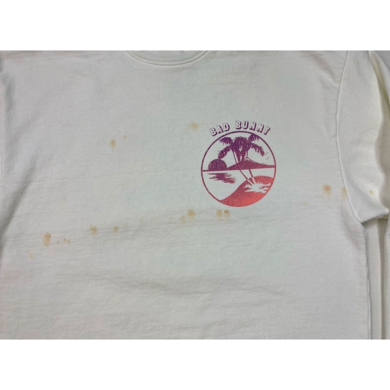 Vintage Bad Bunny World's Hottest Tour 2022 Un Verano Sin Ti Sweatshirt Men Small Music Shirt Size US S / EU 44-46 / 1 - 5 Thumbnail