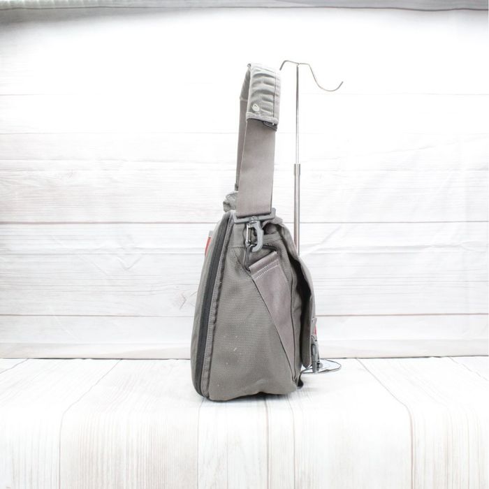 Timbuk2 Timbuk2 Waterproof Crossbody Padded Laptop Messenger Bag Grailed