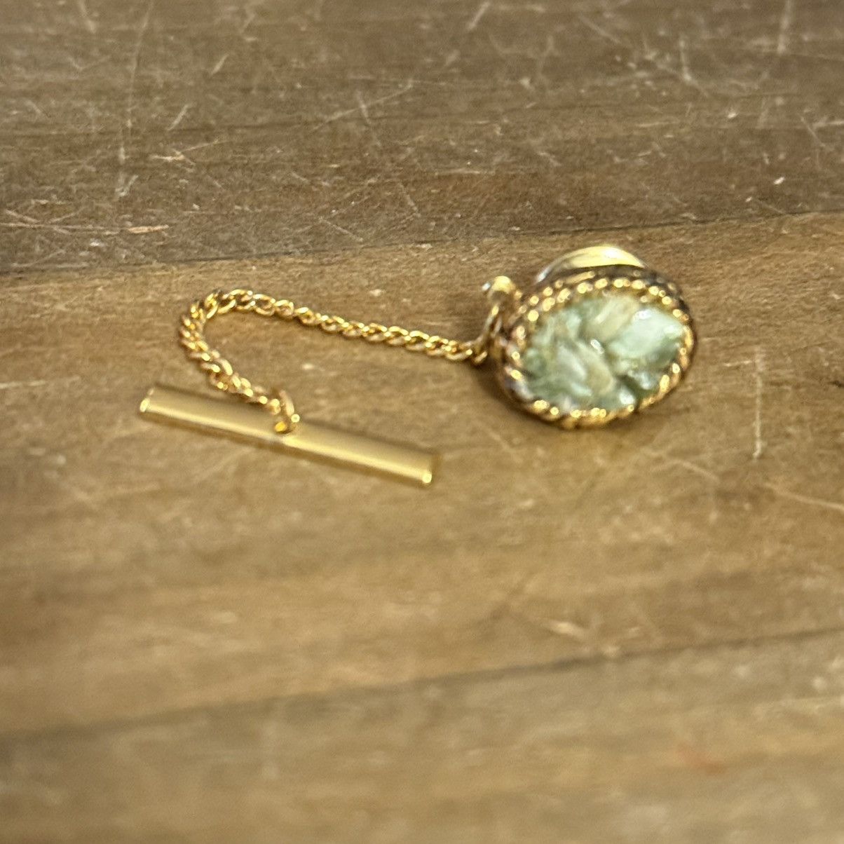 Vintage Vintage gold tone green agate chip tie tack Size ONE SIZE - 4 Thumbnail